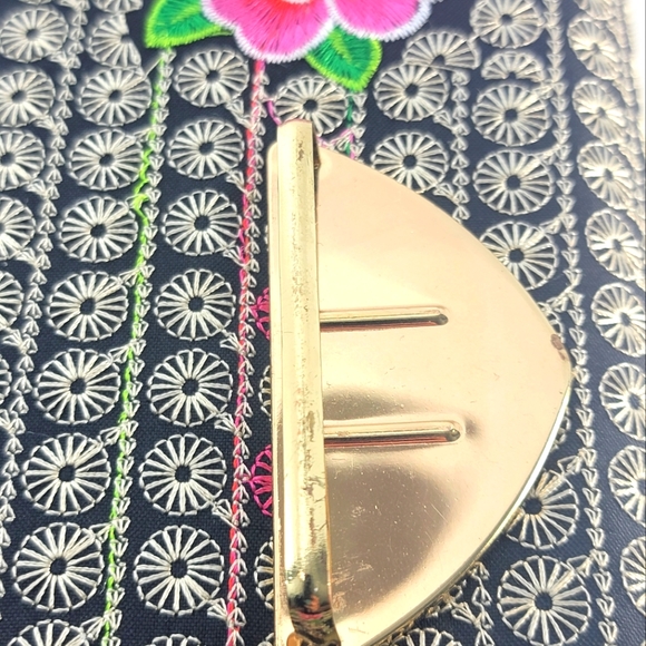 Vibrant Embroidered Lotus Flower Purse With Chunky Buckle Clasp - Picture 11 of 13